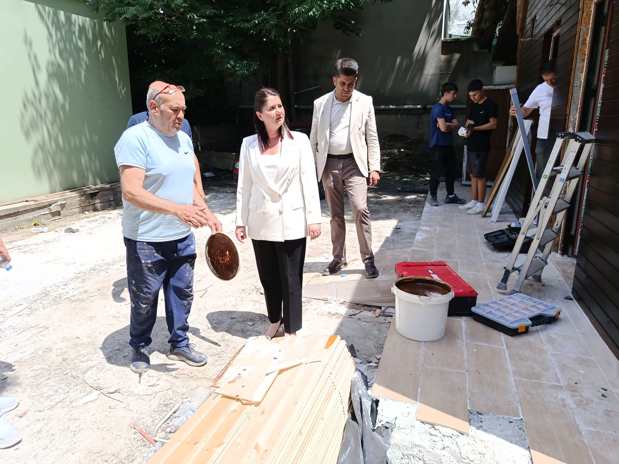 Edirne Belediye Başkanı Filiz Gencan, 665. Kırkpınar Yağlı Güreşleri Festivali öncesinde kent genelinde çevre düzenleme çalışmalarının yoğun bir şekilde sürdüğünü ve esnafın da bu organizasyonu büyük bir heyecanla beklediğini belirtti.